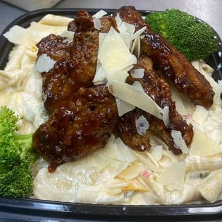 Honey jerk chicken Rasta pasta - SPECIAL
